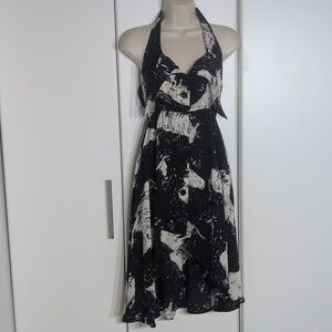 Forever 21 Elegant Black and Cream Women's Midi Dress Size Small